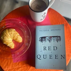 Red Queen by Victoria Aveyard paperback book